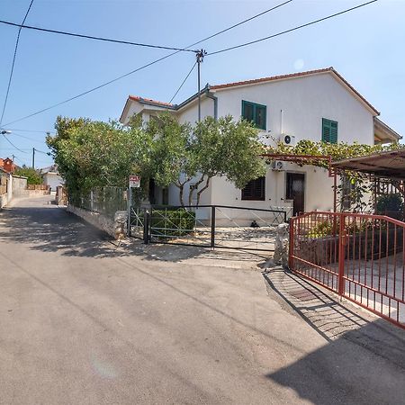 Apartment And Rooms Ruza Trogir Bagian luar foto