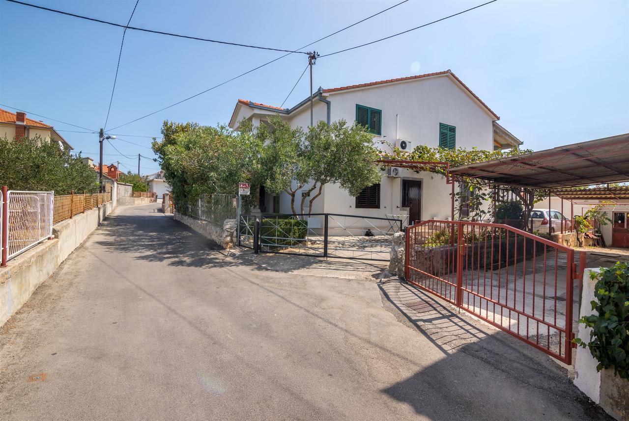 Apartment And Rooms Ruza Trogir Bagian luar foto