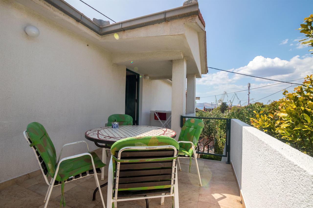 Apartment And Rooms Ruza Trogir Bagian luar foto