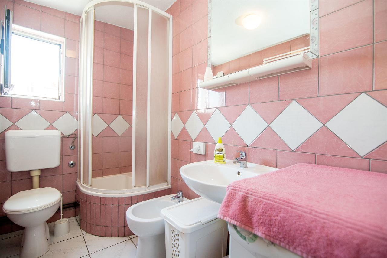 Apartment And Rooms Ruza Trogir Bagian luar foto
