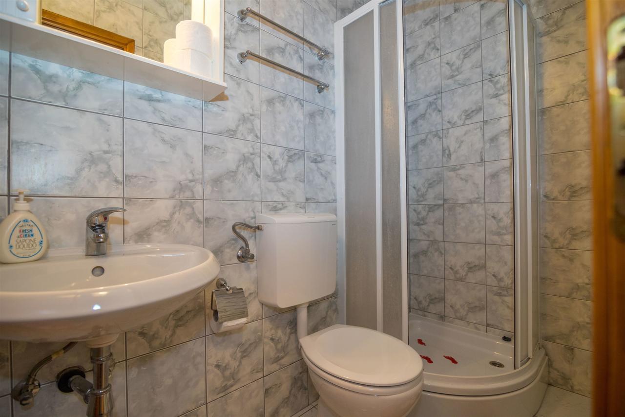 Apartment And Rooms Ruza Trogir Bagian luar foto