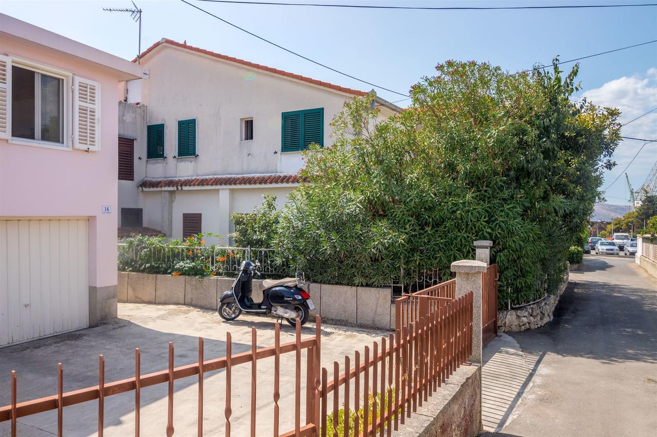 Apartment And Rooms Ruza Trogir Bagian luar foto